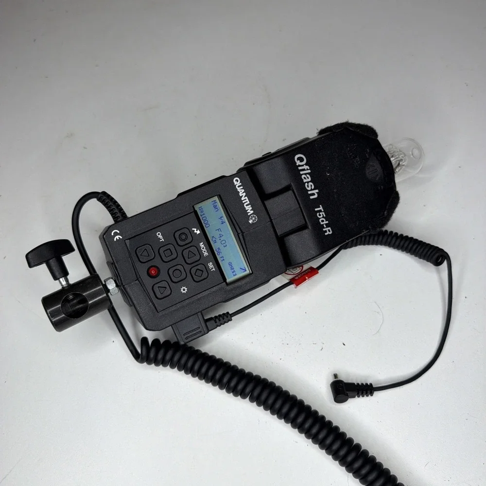 Quantum Qflash T5D-R T5dR TTL Flash for Canon Nikon and more, Powers On
